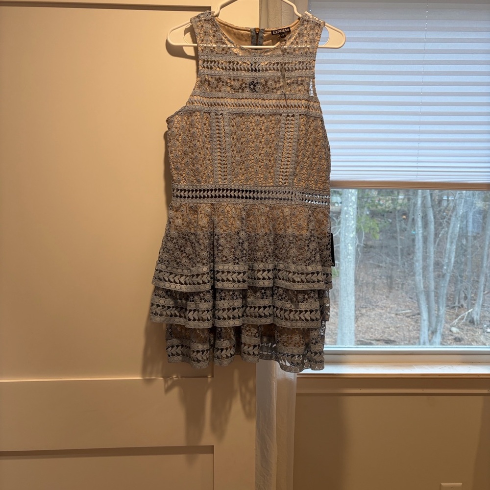 Express nwt Lace Tiered Mini Dress in Light Blue retails for $128. Sz 10